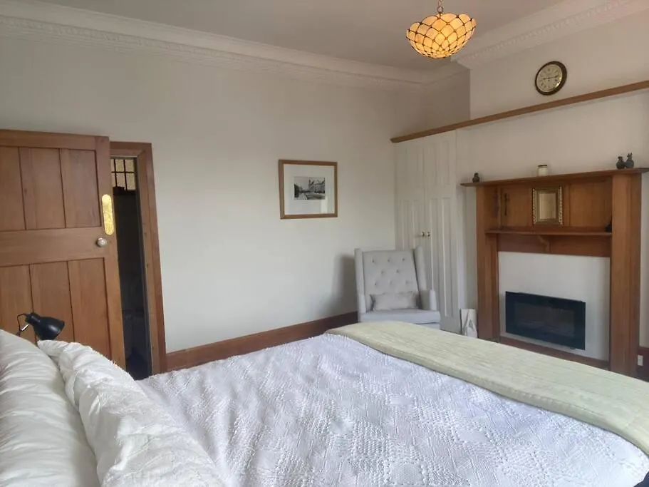 Beautiful Central Executive Home Wellington 0*,